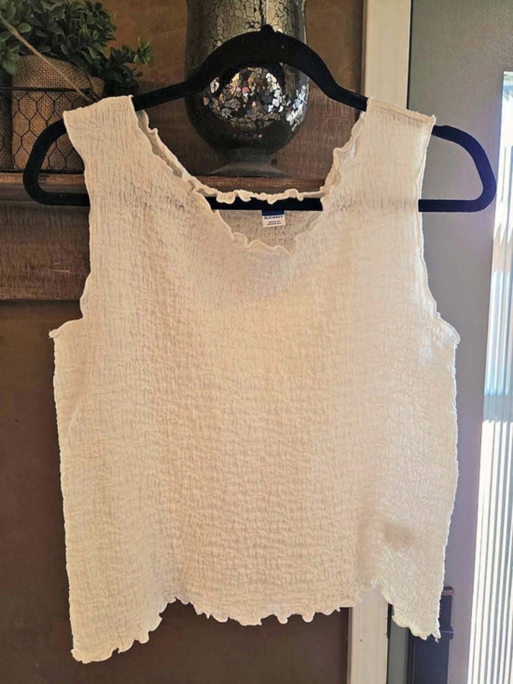 Old Navy Sleeveless Smocked Tank Top Textured Tank Top in White Size Small Like